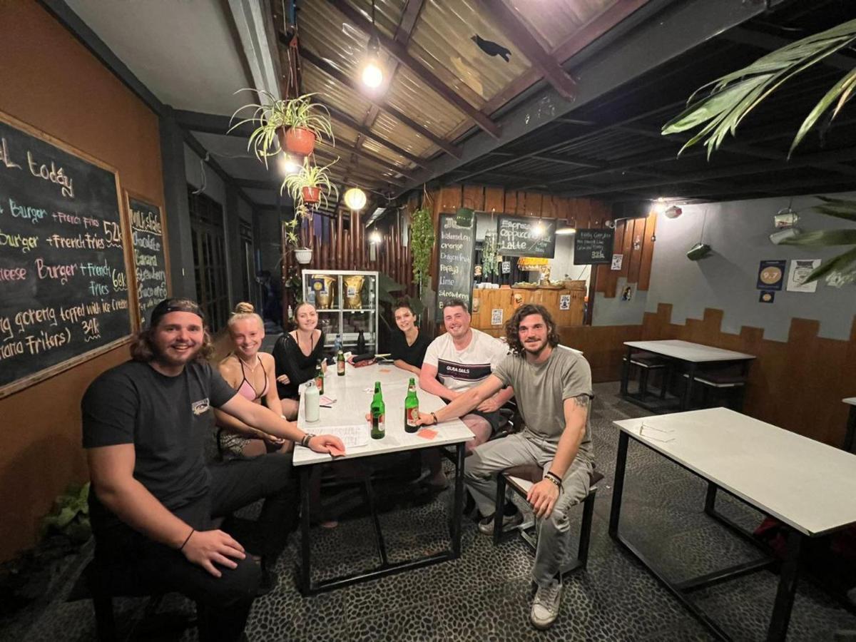 Dong Paloh Hostel Munduk Exteriör bild